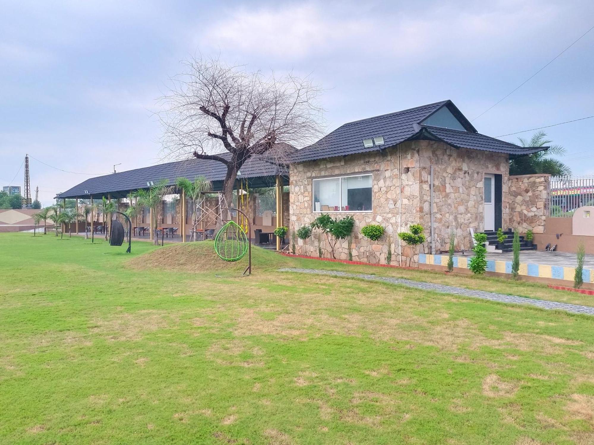 Royal Rajasthan Resort Sikar Esterno foto